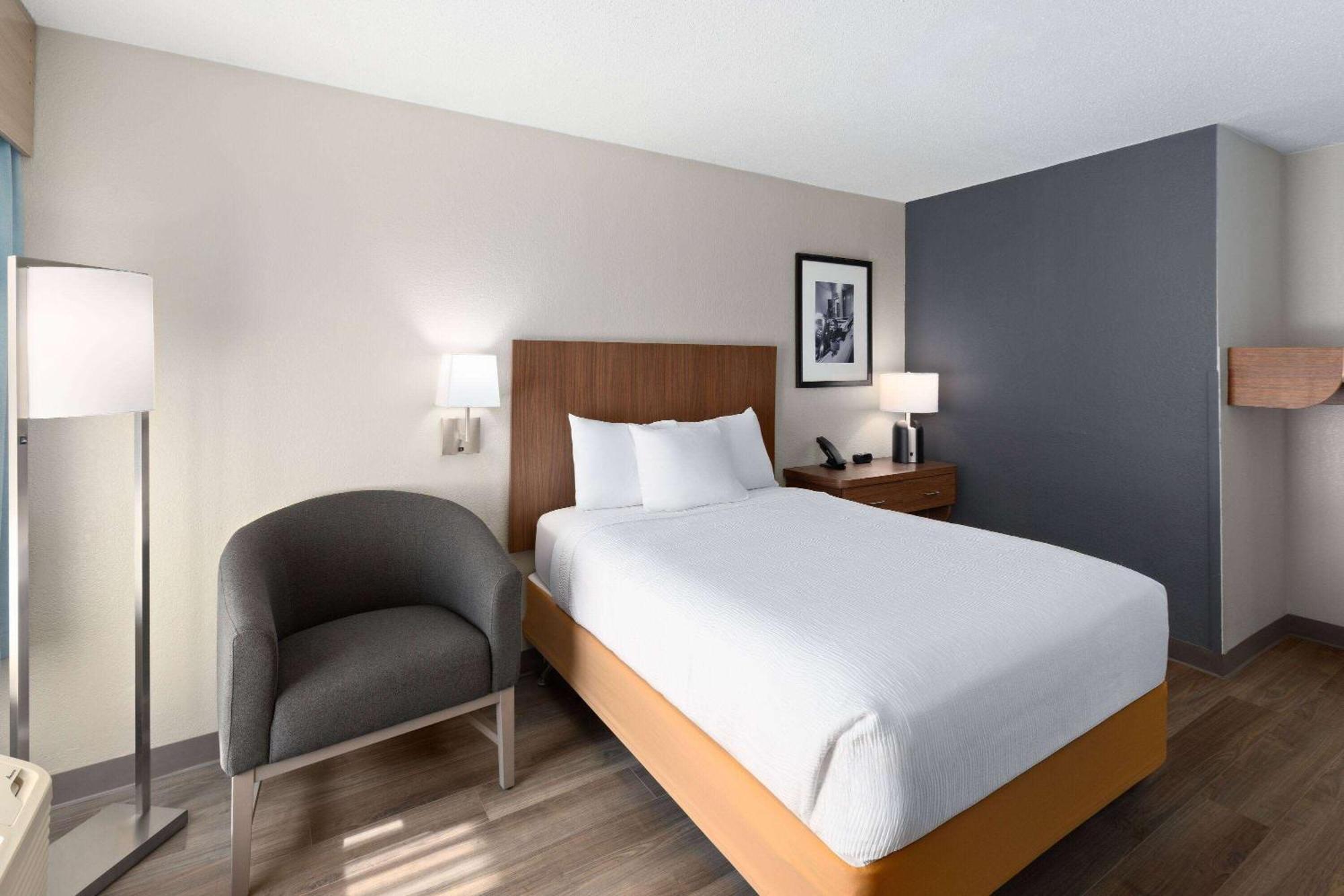 Baymont By Wyndham Nashville Airport Exterior foto